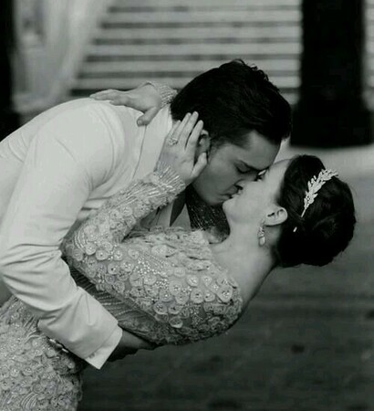 chair'swedding, chuckandblair and inlove
