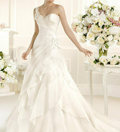 sleeveless dress, wedding dress and beading dress