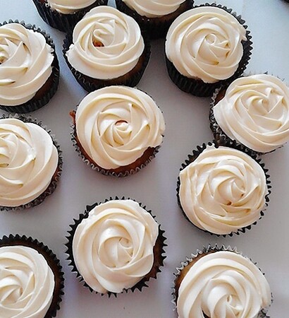 baking cups, cupcakes and capacillos
