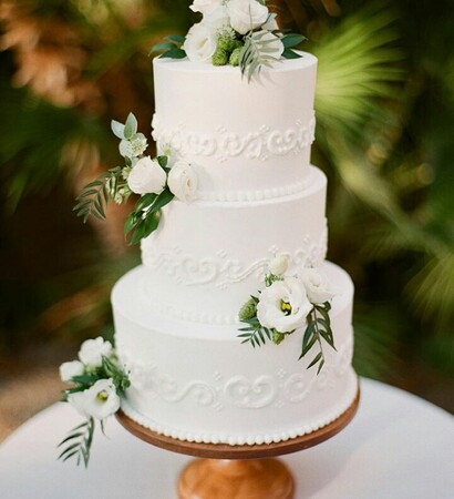 wedding cake, white cake and weddings