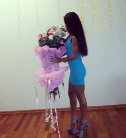 long hair, high heels and flowers