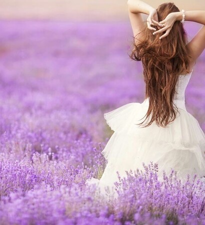 wedding beutiful flowers and lavander field