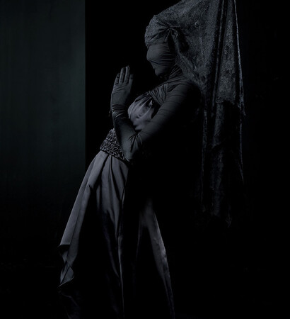 Darkness, mariage and photography