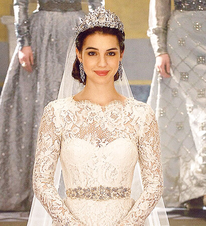 dress, king and reign