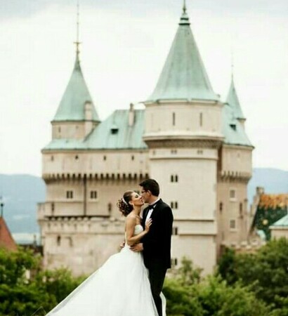 brunete, wedding dress and kiss