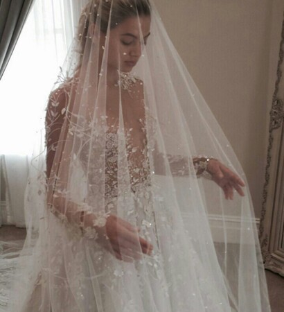 weddingdress, veil and glitter