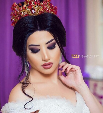 wedding dresses, make up and wedding crown
