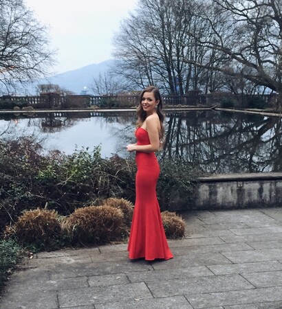 red, glamstyle and hairstyle