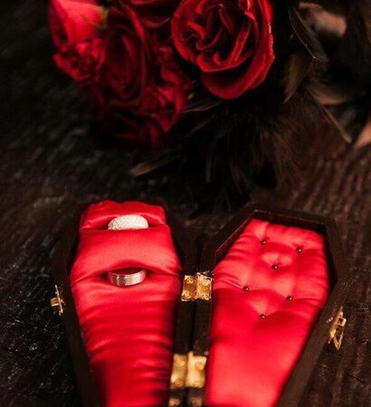 red, creative and gothic decor