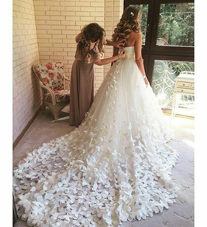 white, dress and prettt