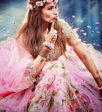 bipasha basu, mehendi and bride