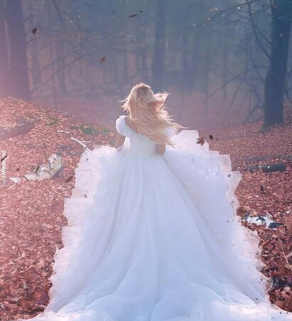 liebe, queen white and engagement