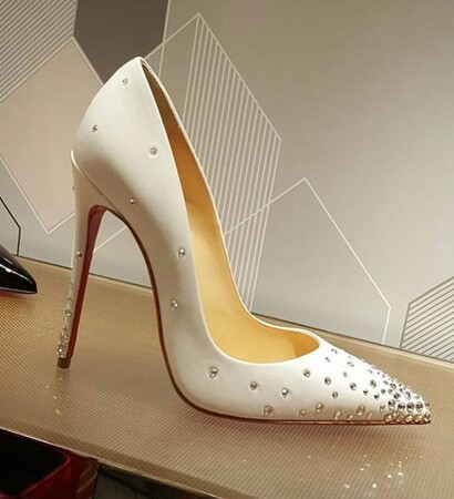 luxury wedding, bridesmaids and louboutin