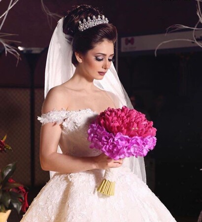 wedding dresses, roses and girl