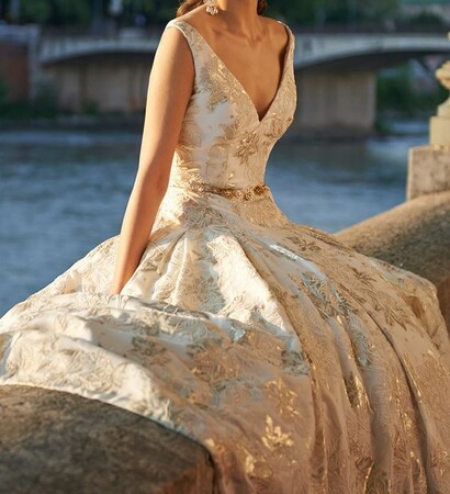 different, stunning and stephanie allin