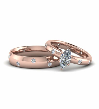 matching wedding rings and en
