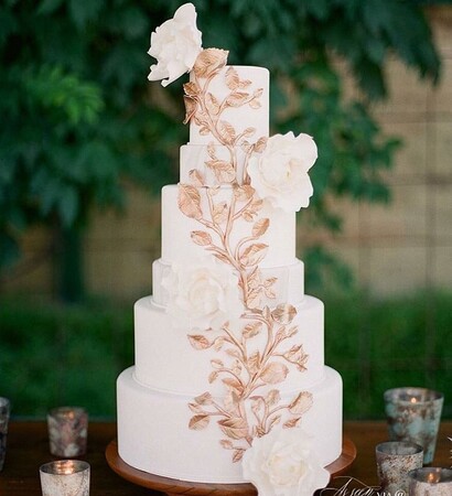 roses, elegant and wedding cake