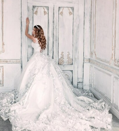 Queen, ring and bride