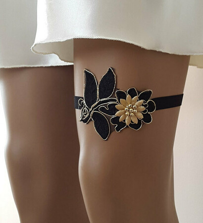 belt garter, blackgloves and gloves