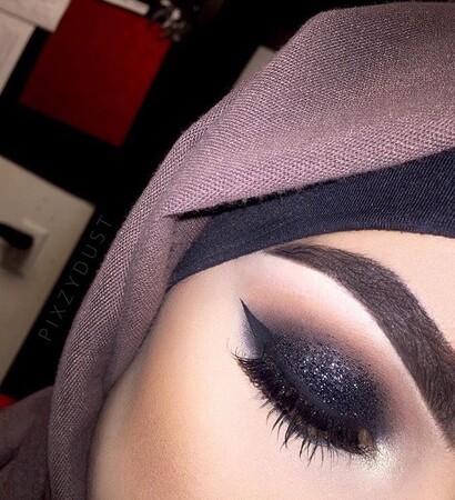 travel, eyebrows and eyeliner