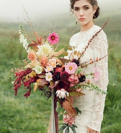 beautiful, dress. roses and bouquet