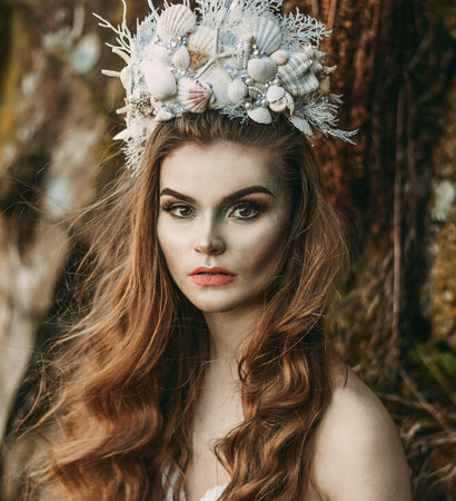 shell crown, costume crown and pageant crown