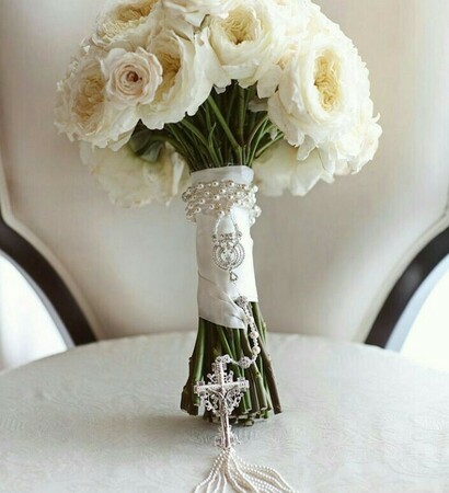 handbouquet, rosary and white