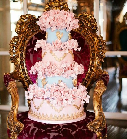gold, baroque and cake