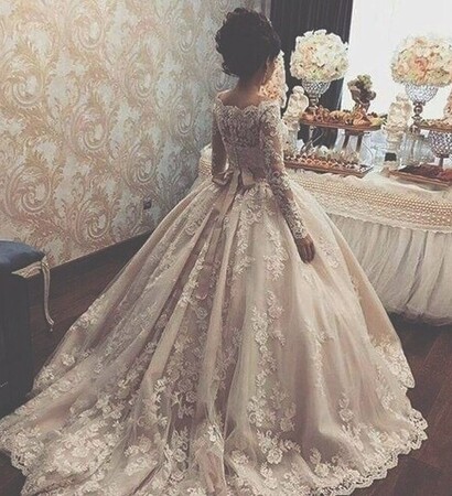 goals, elegance and dress