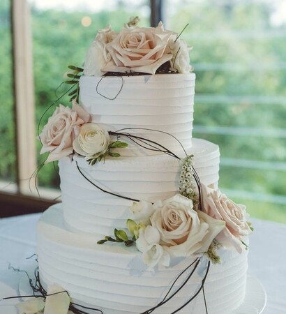 cake, roses and blush pink