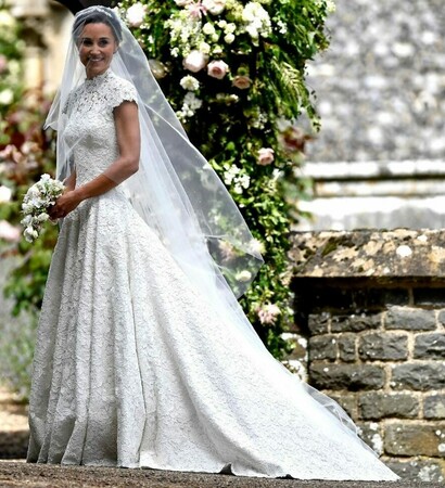 wedding gown, bride and wedding gowns