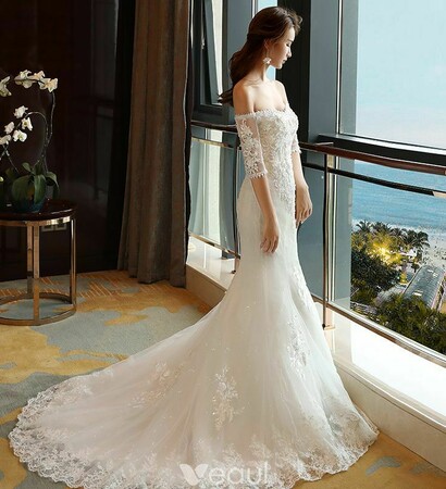 bride, veaul and wedding dresses