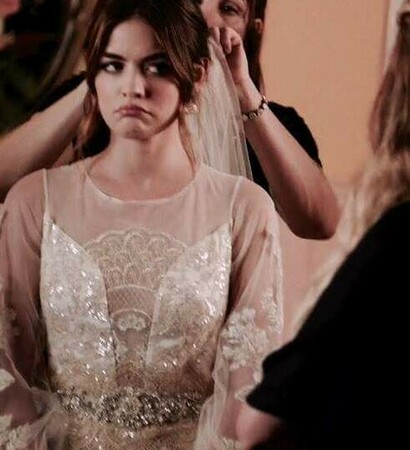 aria montgomery, pll and pretty little liars