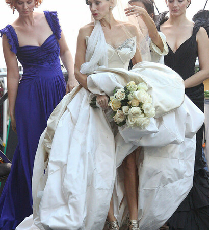 sex and the city, carrie and wedding dress