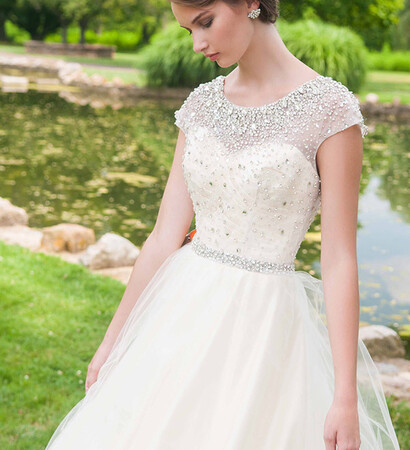 white weddingdress and en
