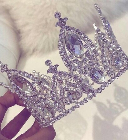 crown, @nifertari_white and love