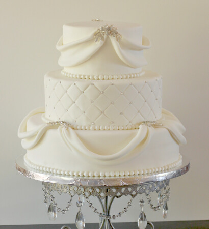 cakes, wedding cakes and white cakes