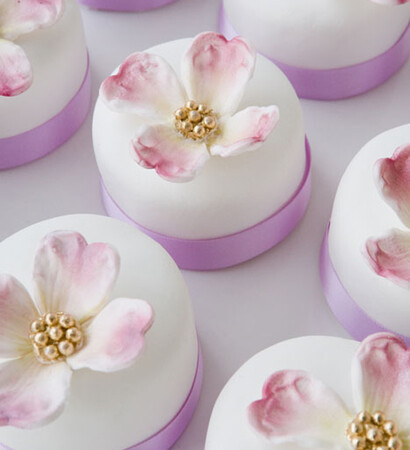 engagement cakes, wedding cake and little cakes