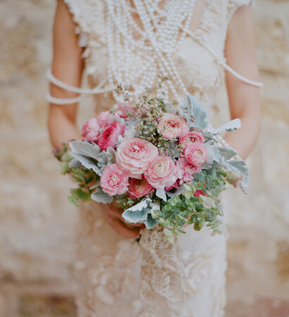bridal dresses, wedding bouquets and romantic weddings