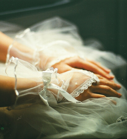 dentelle, beauty and hand