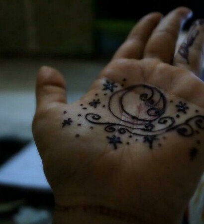 design, stars and mehndi