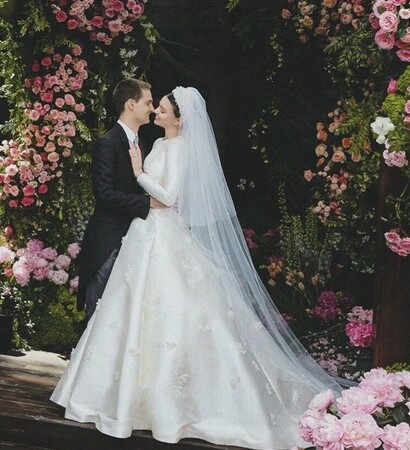 evan spiegel, wedd omg and love