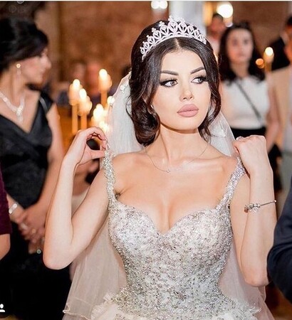 makeup, dress and Queen