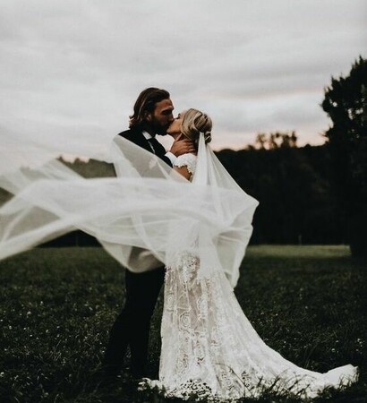 pictures, flowers and bride