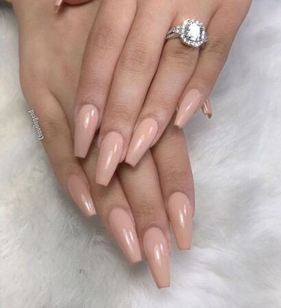 Nude, glam and nails