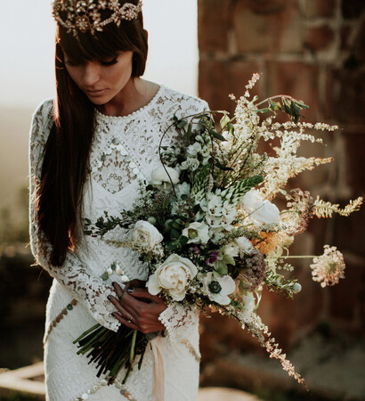couple, lace and flowers