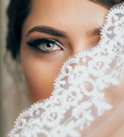 wedding dress, style and eyes