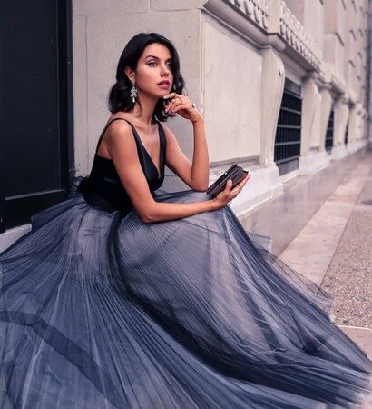 chic, model's and happy