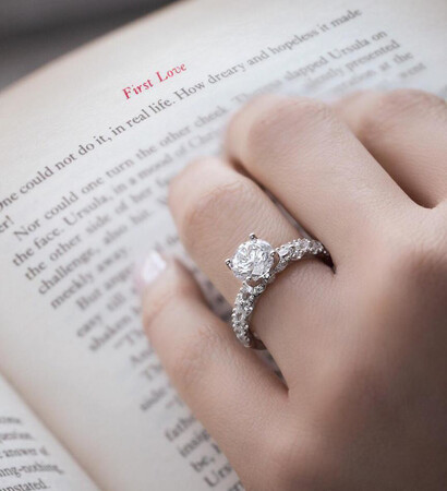 engagement, hand and accessories