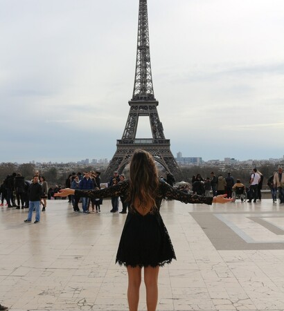 weddingdress, toureiffel and hairstyle